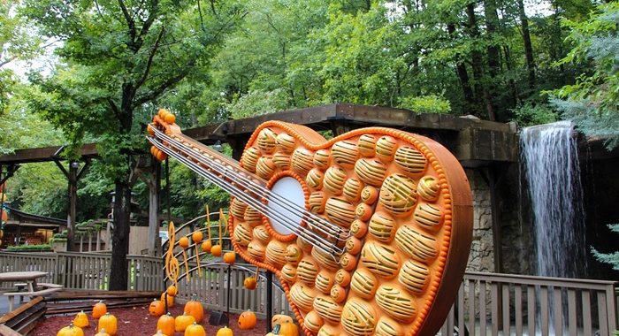 Live Concerts At Dollywood Harvest Festival